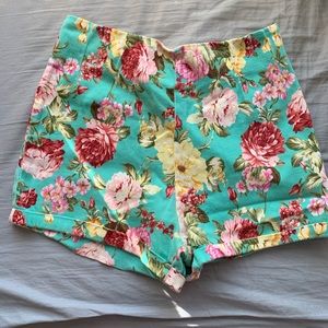 Pin-up style floral shorts